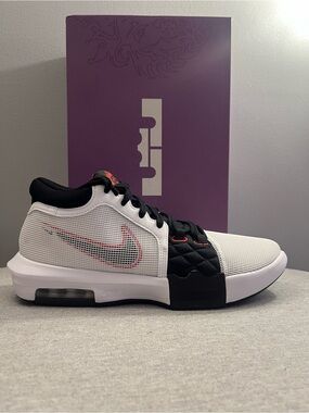 Nike Lebron Witness VIII White Black Red Men's Shoe Size 10 FB2239-103